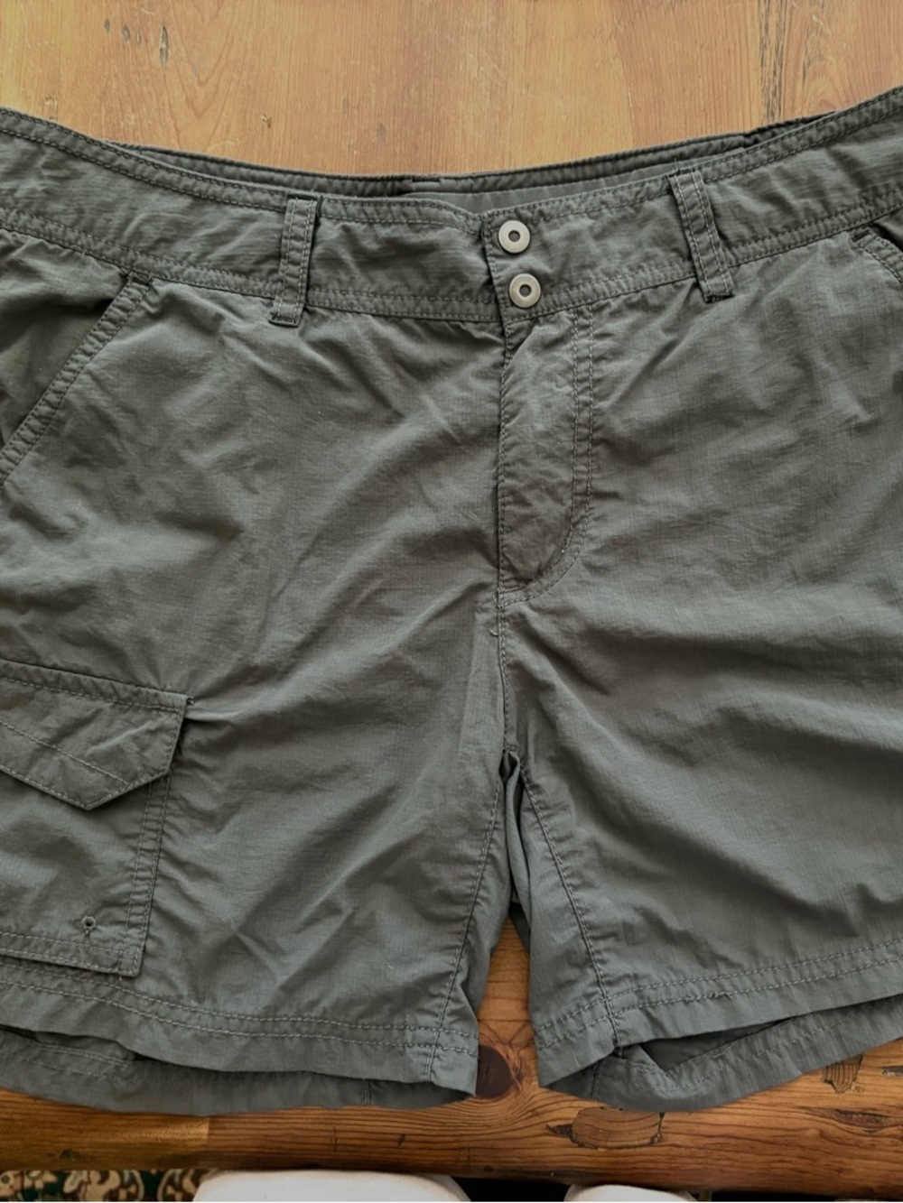 Columbia Olive Cargo Shorts - Dual Button Waist